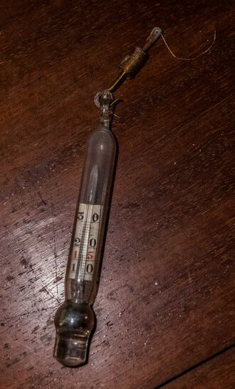 GHV Apotheke-Analysewaage-Thermometer-Skala.JPG