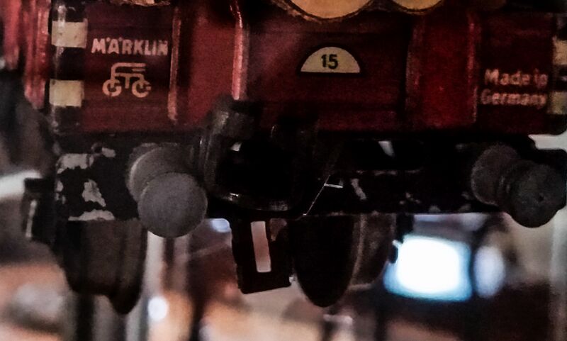 Datei:GHV Spielzeugeisenbahn-Rungenwagen-Märklin-Signet2.JPG