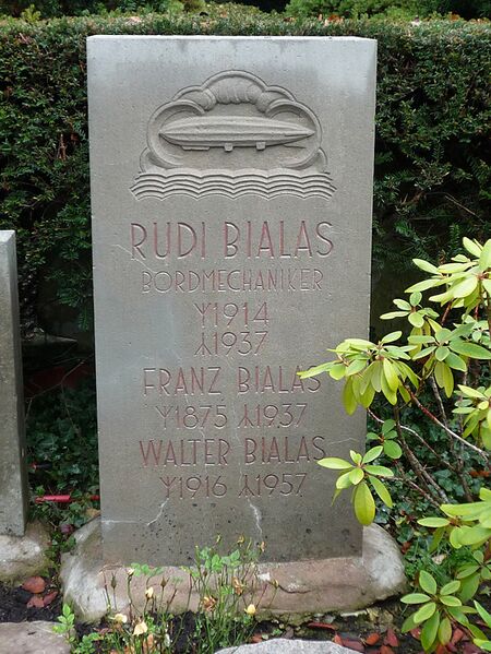 Datei:Rudibialasgrab.jpg