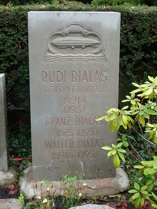 Datei:Rudibialasgrab.jpg