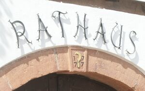 Sichelsymbol am Rathaus Kelerm-Weiler.JPG