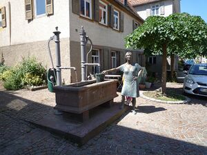 Zaisersweiher-Brunnen.jpg