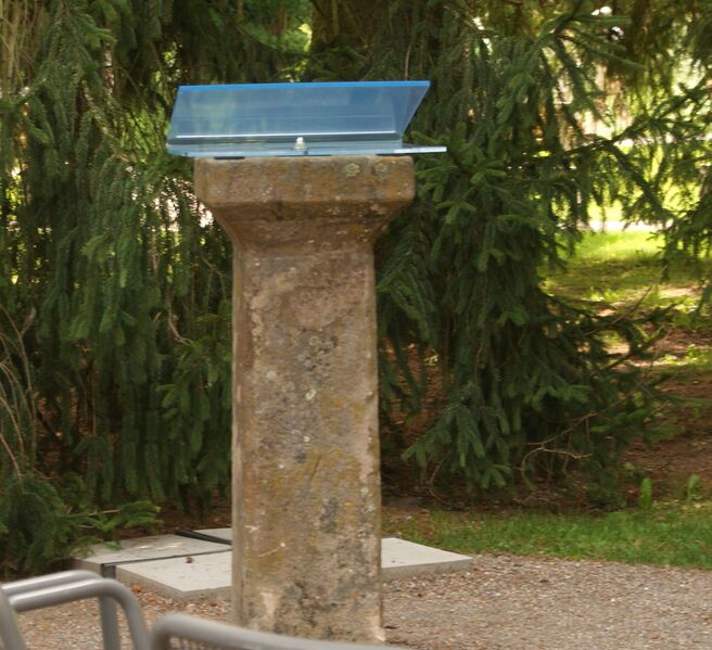 Datei:Altar im Treffpunkt Kirche.JPG