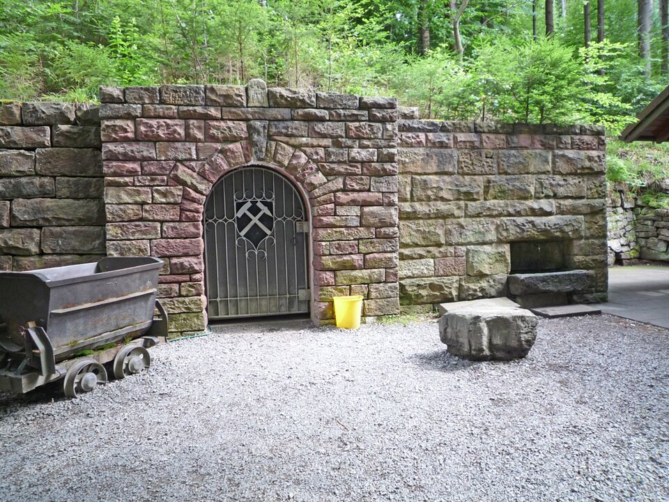 Datei:Neuenbürg-Frisch-Glueck-Eingang.jpg