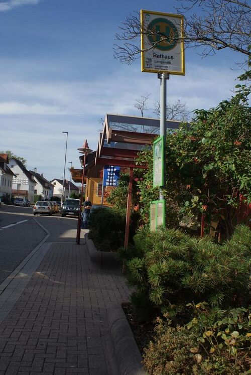 Datei:Haltestelle Rathaus Conweiler.JPG