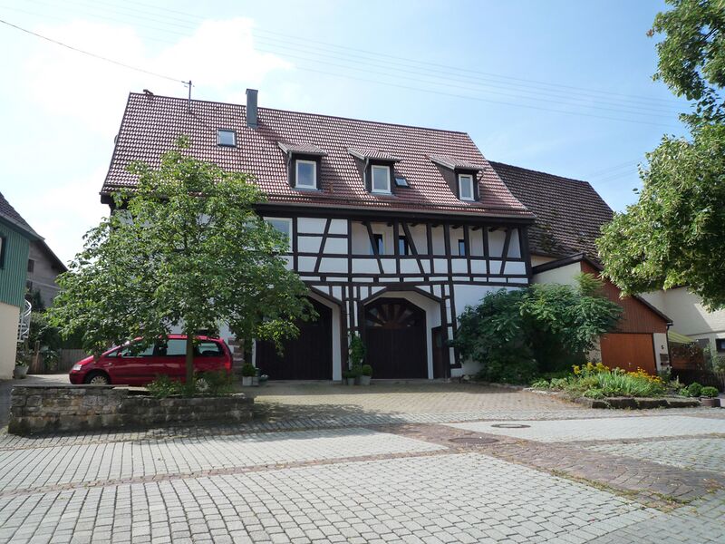 Datei:Ostelsheim-Haus-Schulgasse.jpg