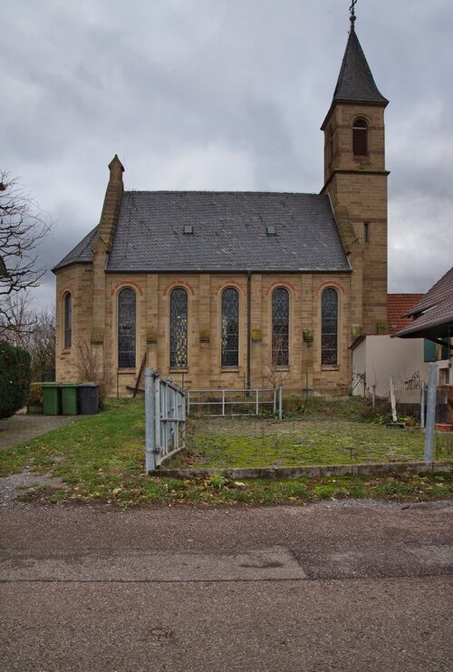 Datei:Kleinvillars waldenserkirche seite.jpg