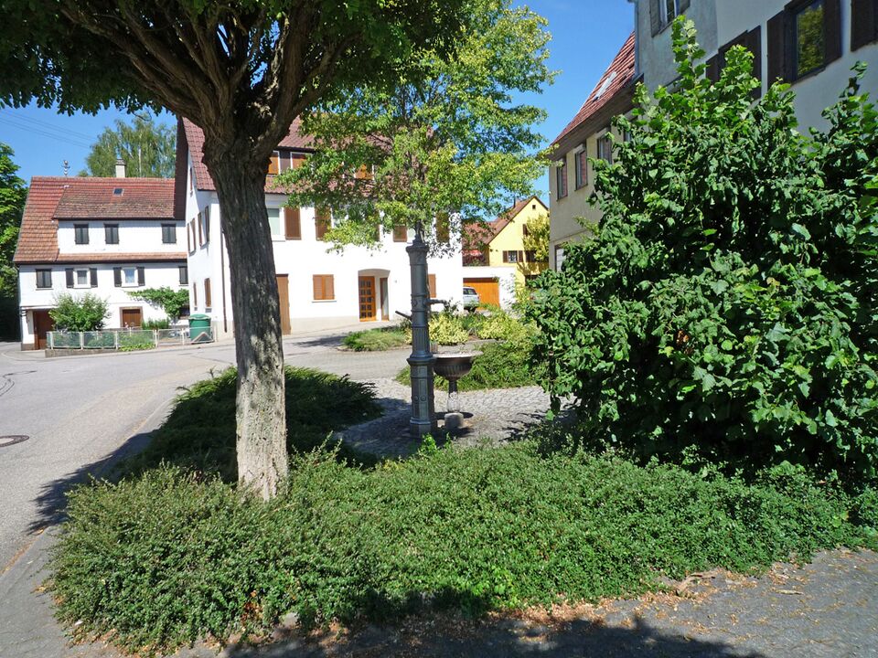 Datei:Rohrdorf-Brunnen-Kugelwasen.jpg