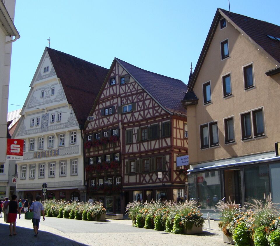 Datei:Apotheke + Doppelhaus Marktstraße.jpg