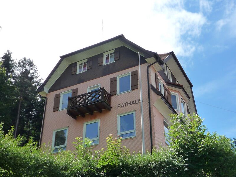 Datei:Enzkloesterle-Rathaus.jpg