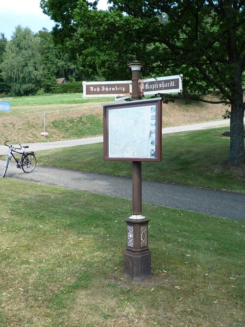 Datei:Kapfenhardt-Wegweiser.jpg