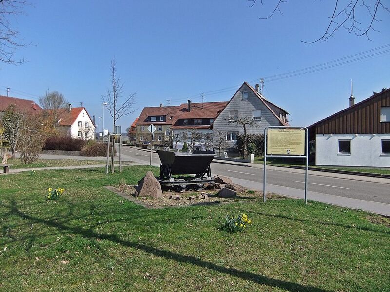 Datei:Steinhauerplatz Schmie.JPG