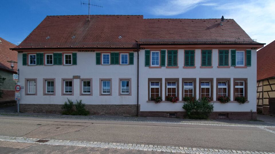 Datei:2026-09-11 Gündelbach Alte Schule.jpg