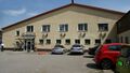 Front der Reithalle mit Eingang zum Reiter-Casino