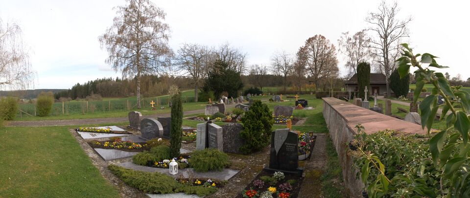 Datei:Friedhof Mindersbach Teilansicht.jpg
