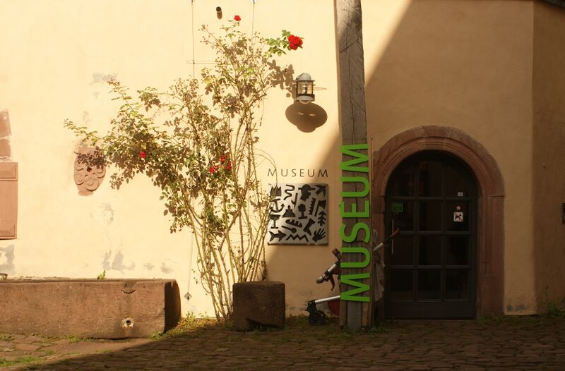 Datei:Eingangs Museum.JPG