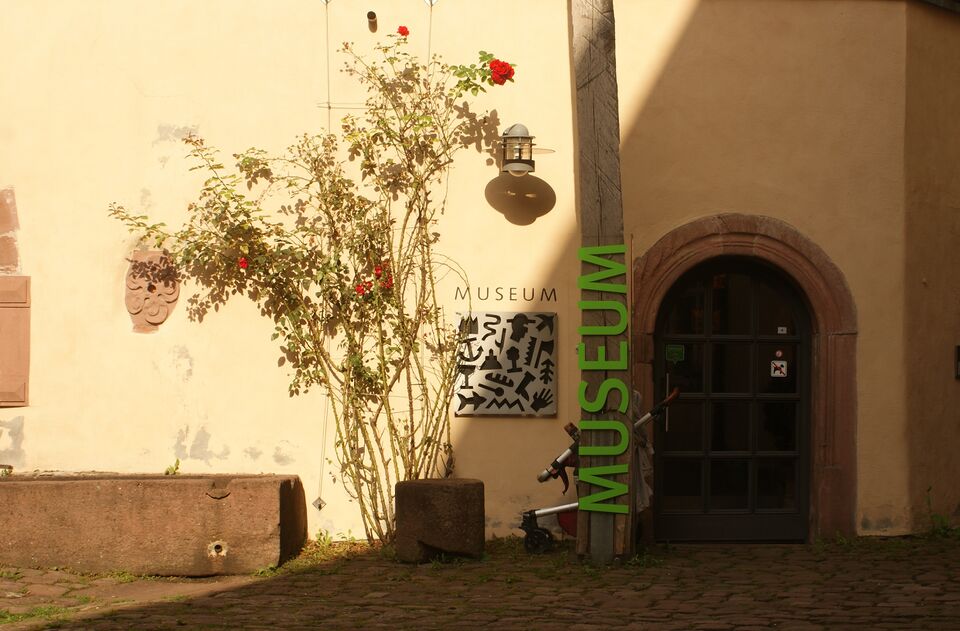 Datei:Eingangs Museum.JPG