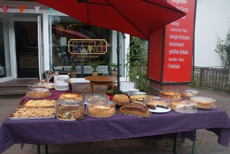 Datei:Kuchenangebot in Bahnhofstraße 5.jpg