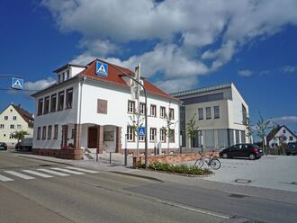 Neuhausen-Rathaus.jpg