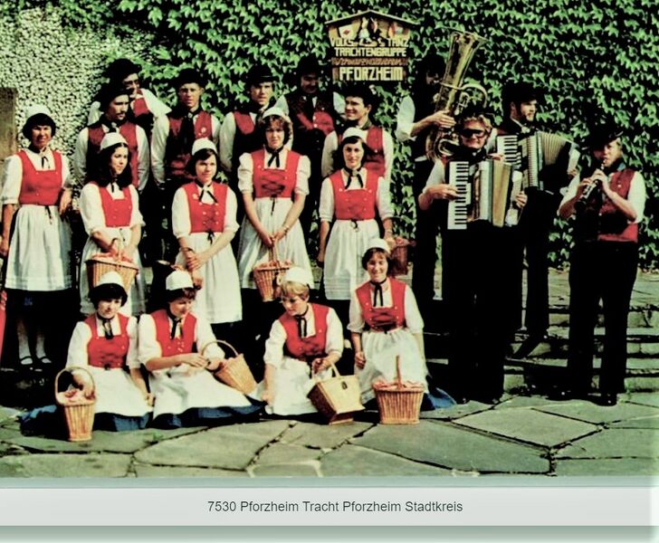 Datei:Pforzheimer Tracht (Ansichtskarte).jpg