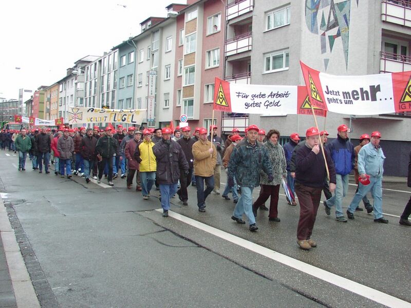 Datei:Demonstration zur Stadthalle 2004.JPG