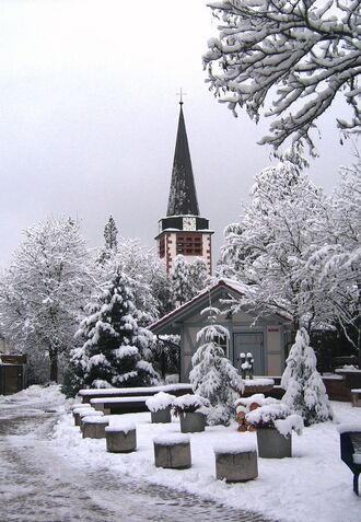 Huchenfeld Rathausplatz 2008-12-12.jpg