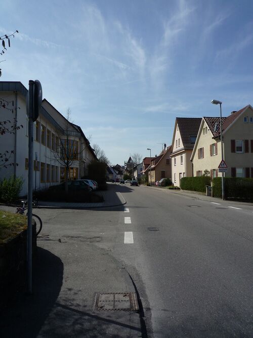 Datei:Kleinglattbach-Bahnhofsstrasse.jpg