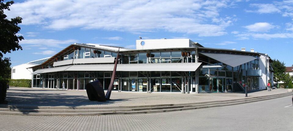 Datei:Kulturhalle Remchingen.jpg