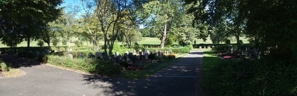 Datei:2023-09-05 Altburg Friedhofsansicht 108°.jpg