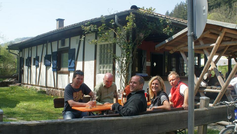 Datei:Gruppe bei Waldhexe.JPG