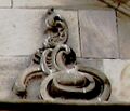 Neorokoko:Ketterers Schlosskeller am Bahnhofplatz 3 in Pforzheim. An dem Gebäude verwendete Hermann Walder bei der Fassadengestaltung auch die Rocaille, ein muschelförmiges Ornament aus dem Rokoko. Das Wort rocaille kommt aus dem Französischen und bedeutet „Muschelwerk“. Das Rokoko wird im Französischen auch style rocaille genannt.]]