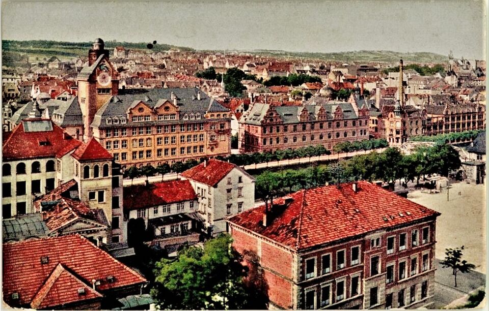 Datei:Alte Oberrealschule (Friedrichschule), Altes Reuchlingymnasium und Doubléfabrik Fr. Kammerer an der Flußuferpromenade der Enz am Enzuferweg in Pforzheim.jpg