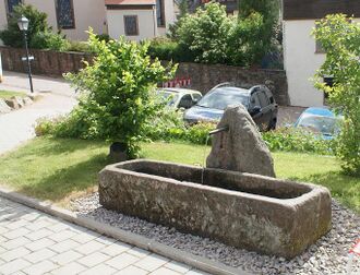 Brunnen beim evangelischen Gemeindehaus.JPG