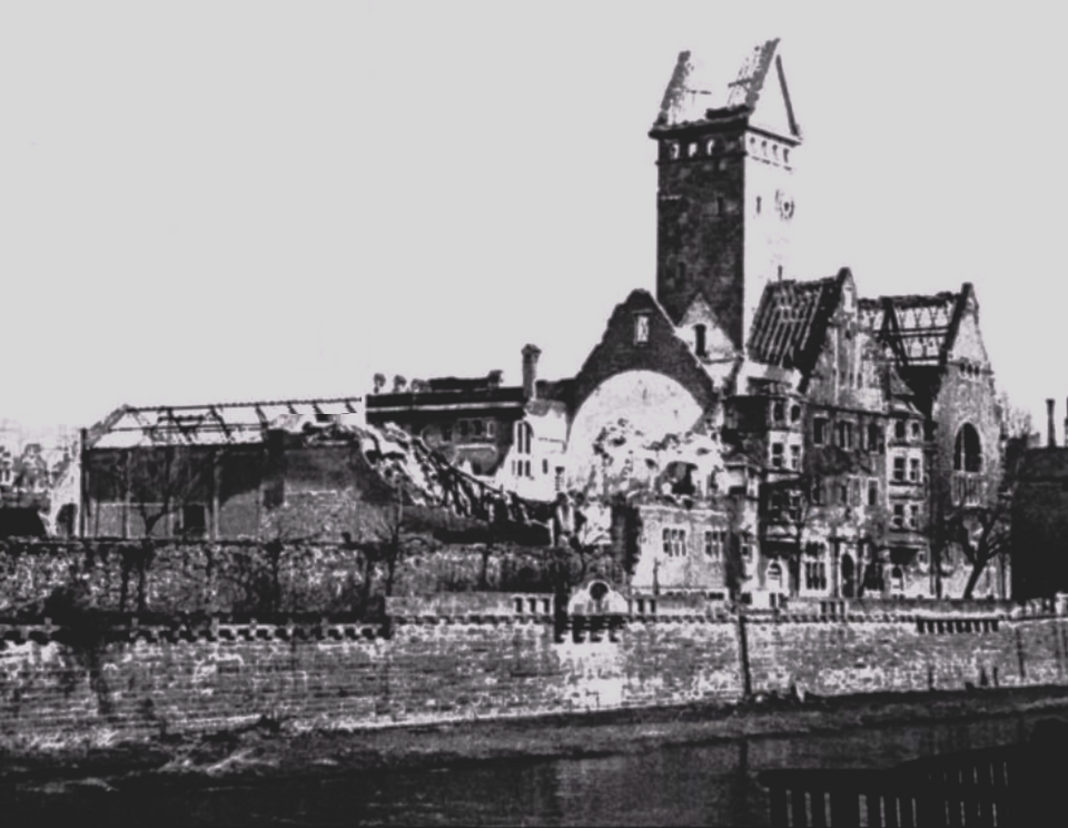 Datei:Ruine des Alten Emma-Jaeger-Bades in Pforzheim, Entwurf Stadtbaumeister Alfred Roepert aus Pforzheim, erbaut 1909–1911, zerstört 1945 .png