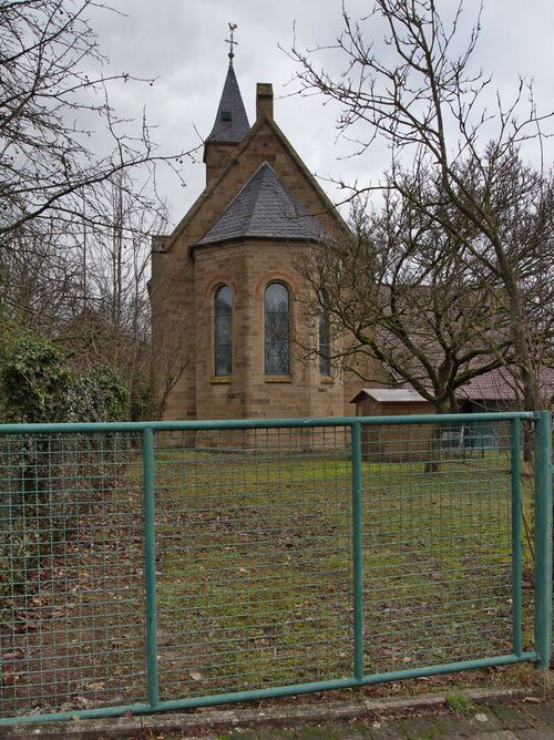 Datei:Kleinvillars waldenserkirche hinten.jpg