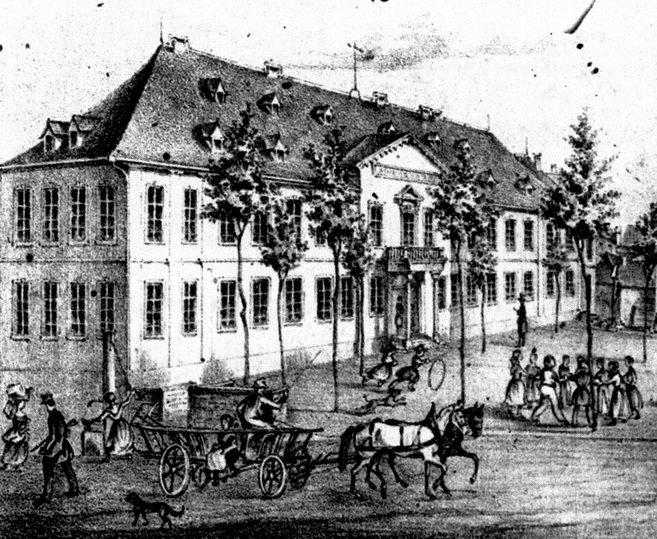 Datei:Pforzheim, Neues Schulhaus am Schulplatz (Reuchlinstr. 16 – heutige Trasse Deimlingstraße), erbaut 1789-1790.jpg