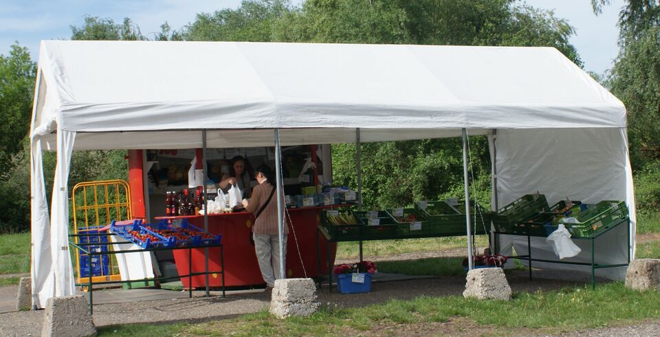 Datei:Hegehof Verkaufszelt.JPG