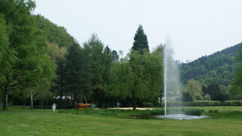 Datei:Schweizerwiese mit Springbrunnen.JPG